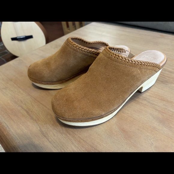 FRYE AND CO. Shoes - Frye Odessa Clogs Women Size 8